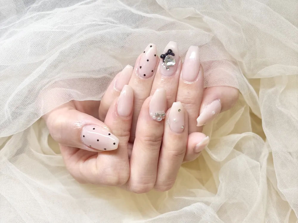 シンプルドットネイル