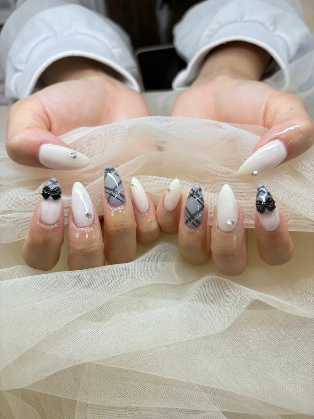 チェックリボンビジューネイル
