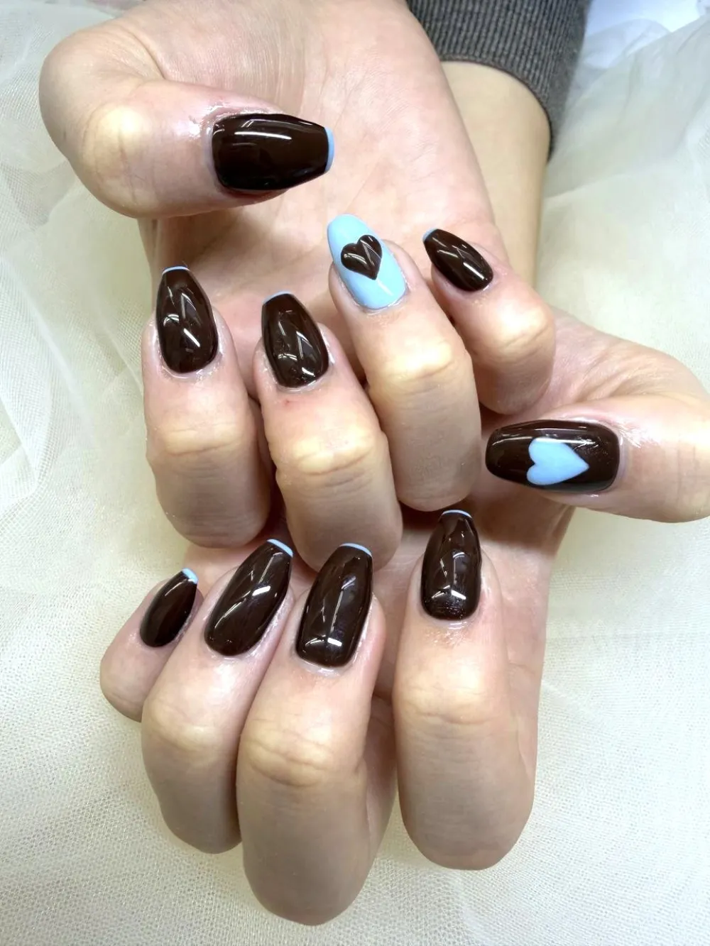 チョコブルーハートネイル