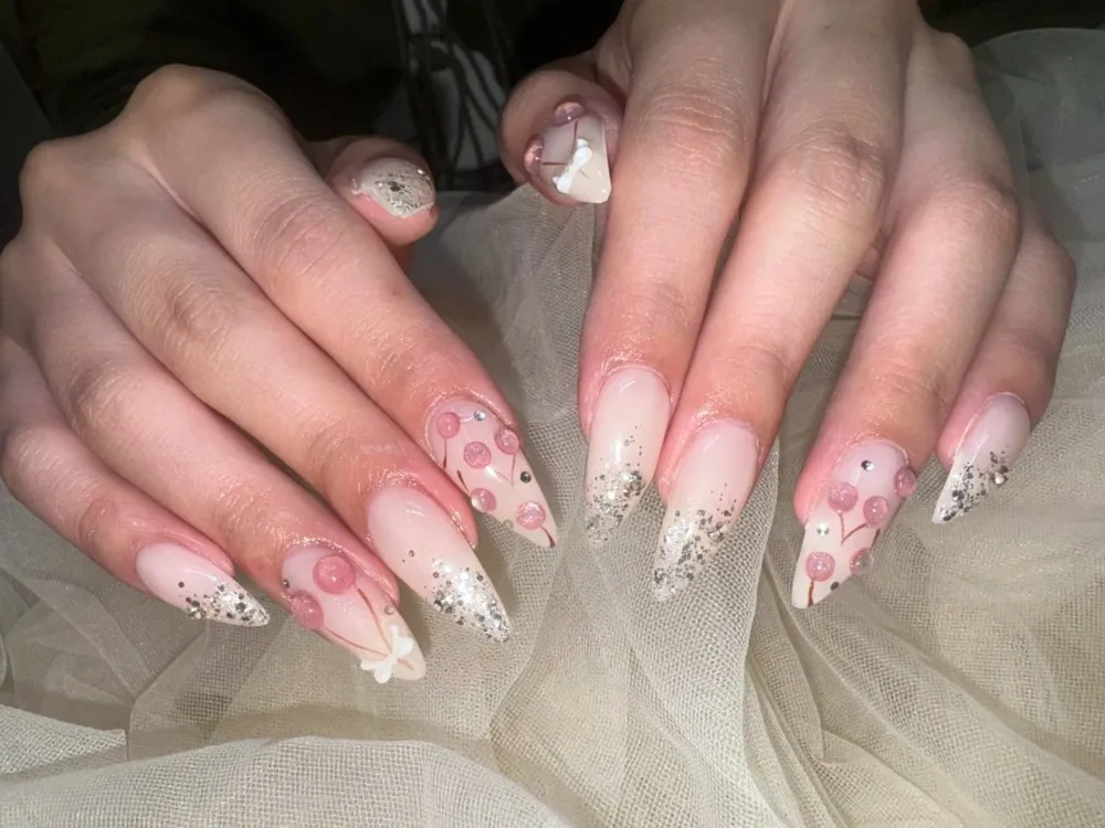 桜ボタニカルグリッターネイル