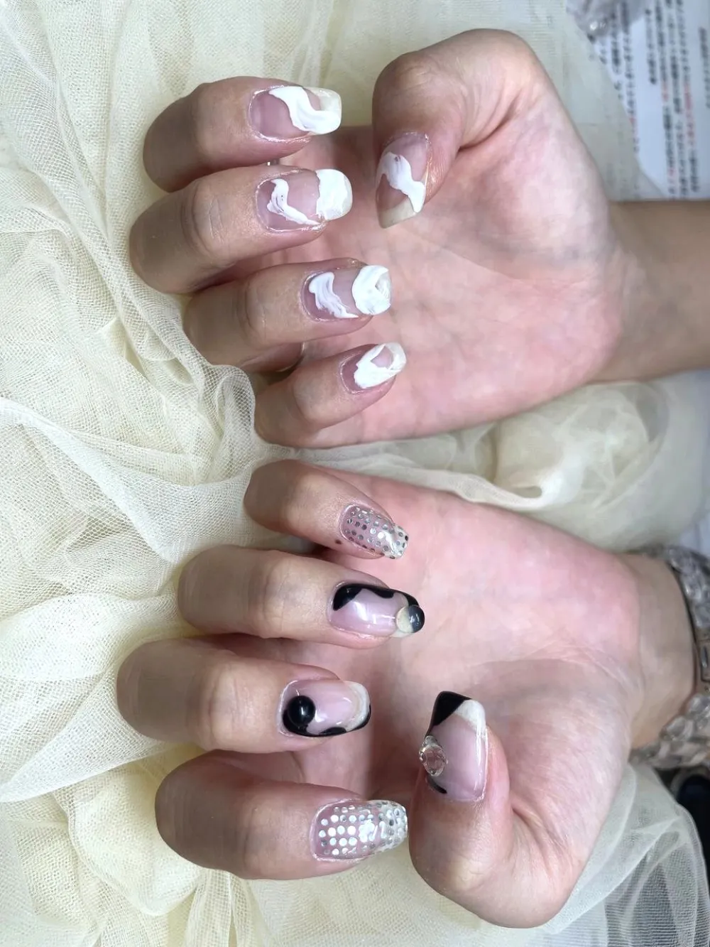 モノトーンニュアンスドット