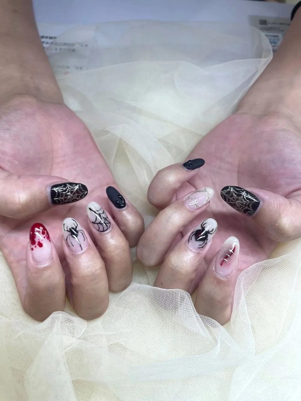 黒レッドゴシックニュアンス