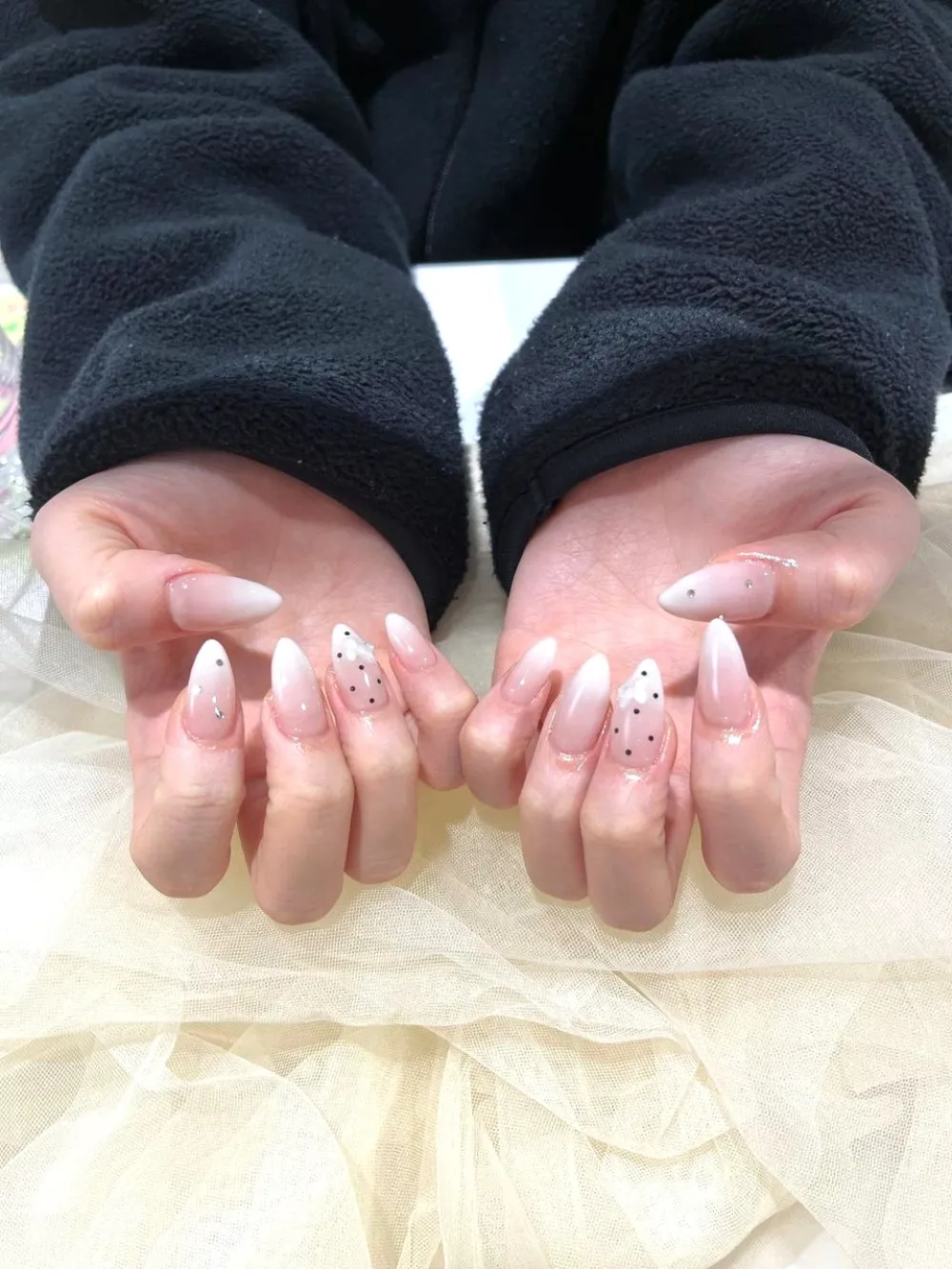 ミルキーグラデドットネイル