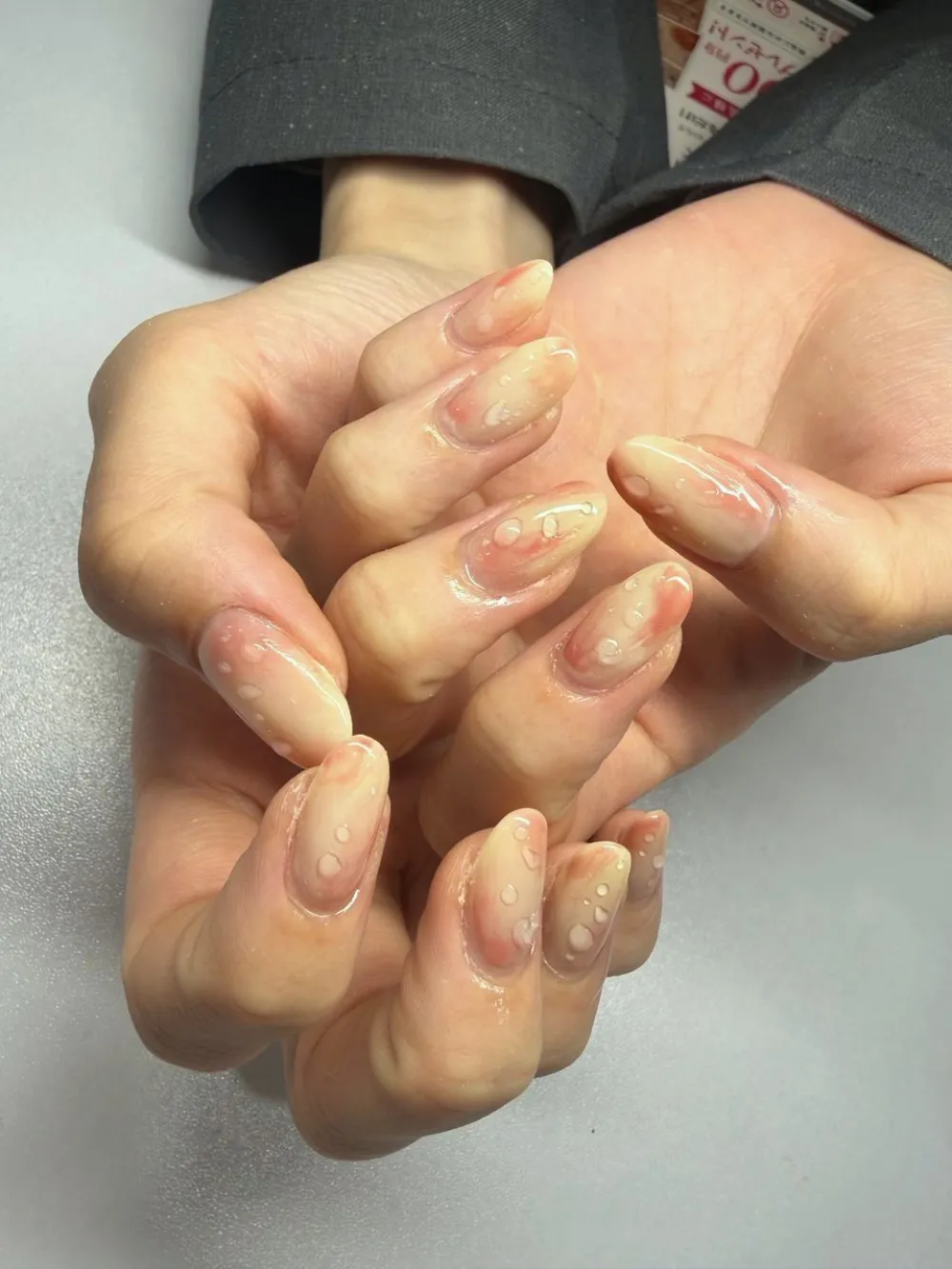 ピンクベージュ水滴ニュアンス
