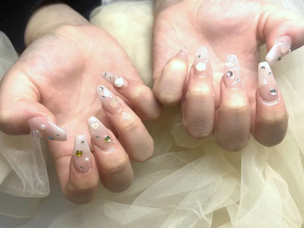 クリアベージュ花ビジュー