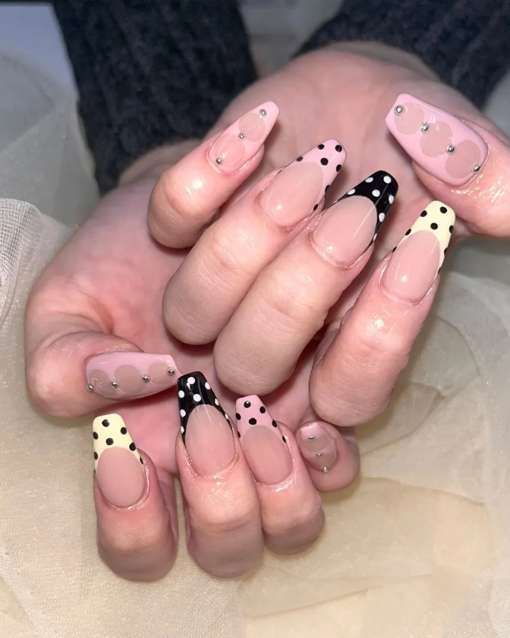 ピンクドットビジューフレンチ