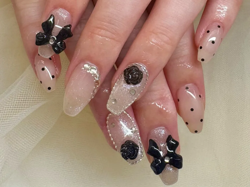 黒リボン花ドットネイル