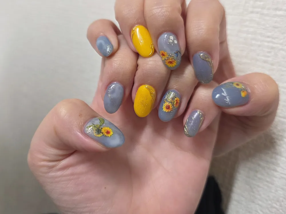 グレーイエローフラワー