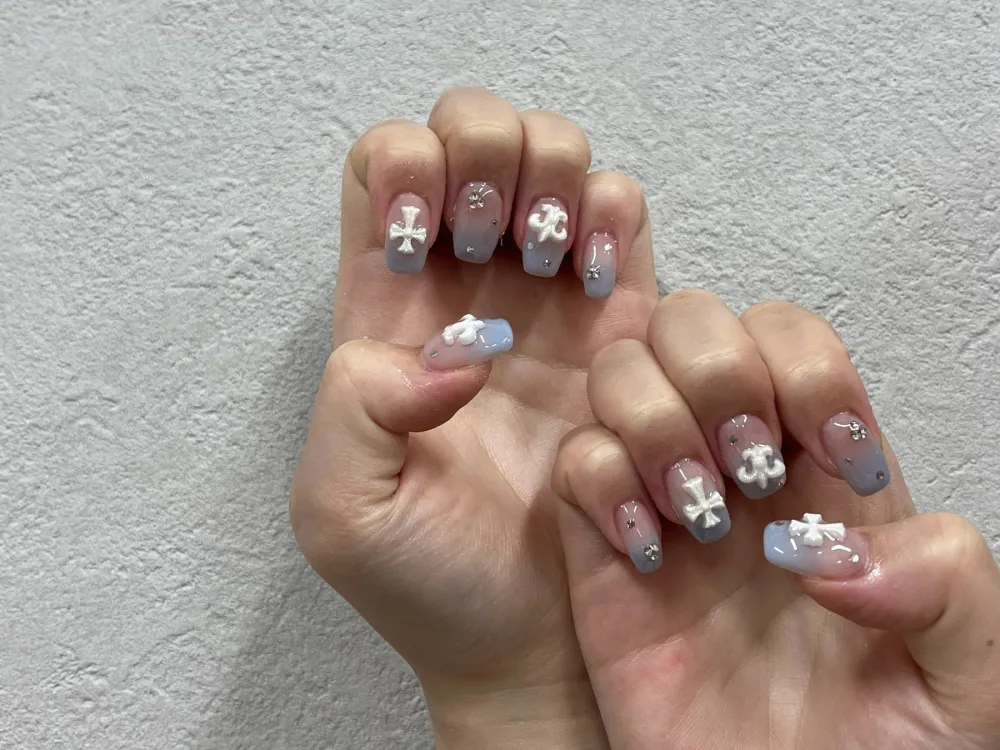 ブルーグラデ立体ビジュー