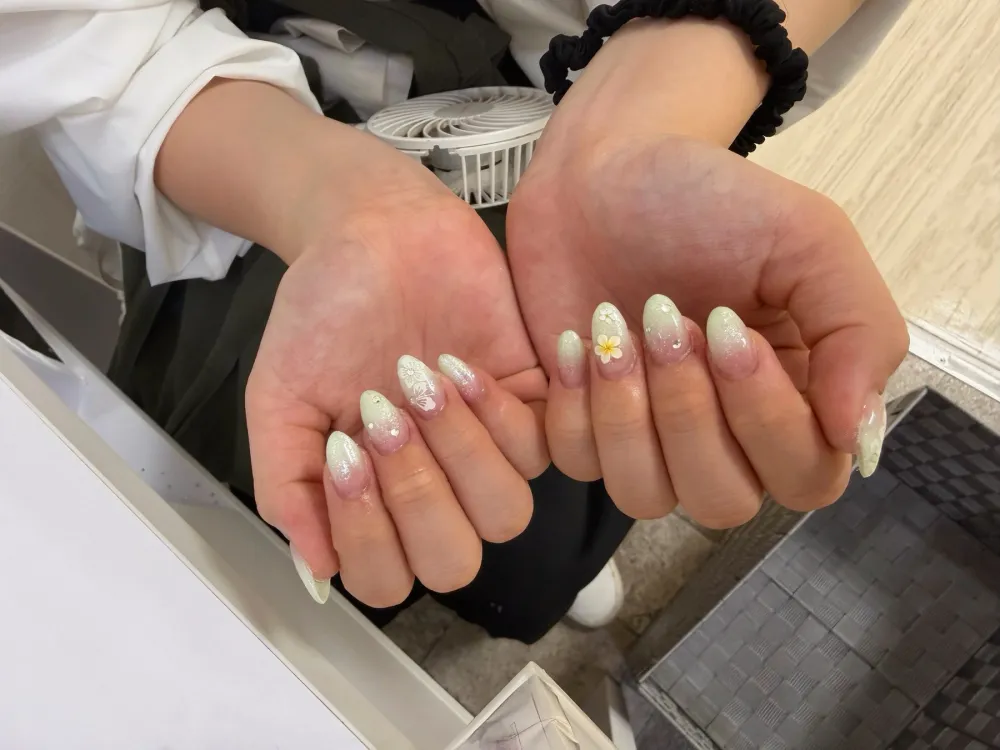グリーンラメフラワーグラデ