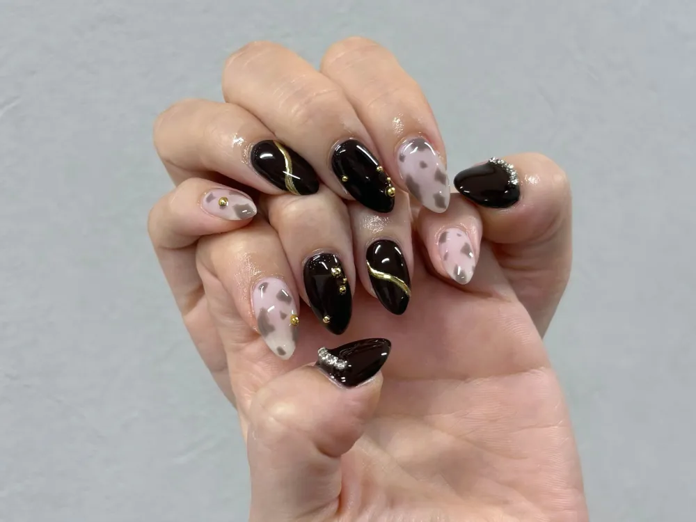 黒ピンクニュアンスビジュー